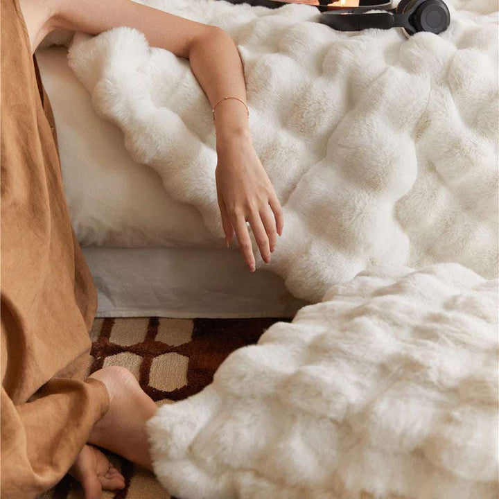 VibeCore Marshmallow Ultra Plush Blanket White Material Close Up, showing the tufted and ultra soft texture.