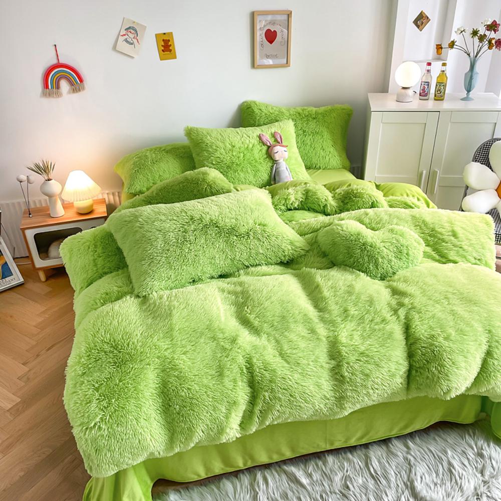 Alternative full side angle of the VibeCore Cloud 9 Bedding Set in the color Green, featuring ultra-soft fleece fabric for ultimate comfort and luxurious warmth. This bedding set adds cozy style to your bedroom or dorm, perfect for creating a relaxing and inviting atmosphere.