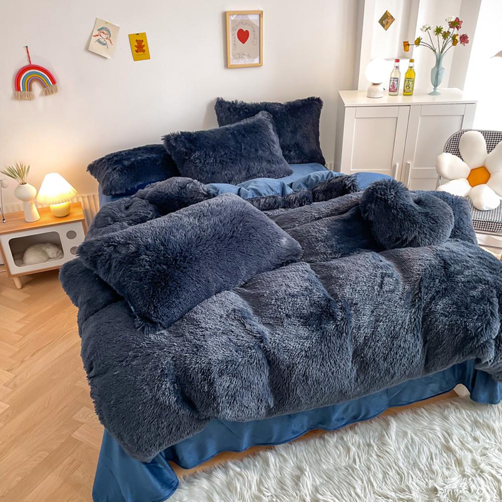 Alternative full side angle of the VibeCore Cloud 9 Bedding Set in the color Navy Blue, featuring ultra-soft fleece fabric for ultimate comfort and luxurious warmth. This bedding set adds cozy style to your bedroom or dorm, perfect for creating a relaxing and inviting atmosphere.