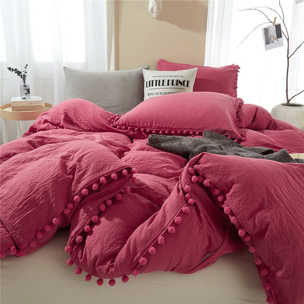 Close-up of the pompom detailing on the VibeCore Aesthetic PomPom Duvet Cover Set in dusty rose, showcasing the soft, playful pom-pom accents that add texture and charm. Crafted from soft, breathable fabric, this duvet set brings a cozy, inviting touch to any bedroom or dorm.