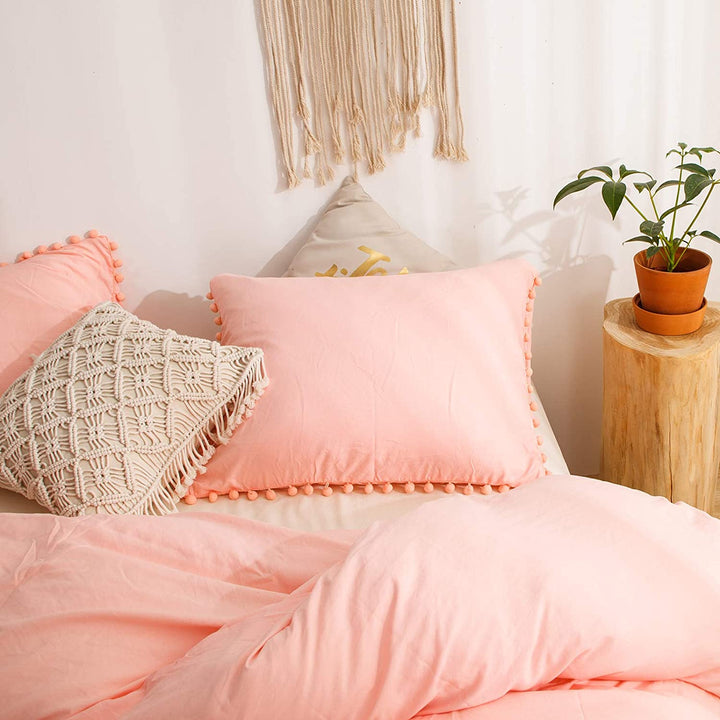Close-up of the pompom pillowcase from the VibeCore Aesthetic PomPom Duvet Cover Set in rose, featuring soft, playful pom-pom detailing. Crafted from soft, breathable fabric, this pillowcase adds a cozy, whimsical touch to any bedroom or dorm.