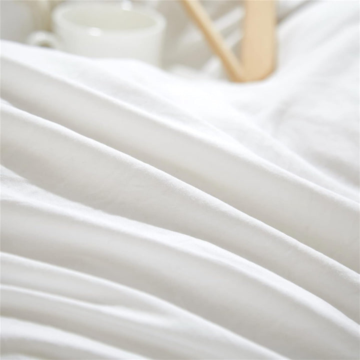 Close-up of the sheet material from the VibeCore Aesthetic PomPom Duvet Cover Set in white, showcasing the soft, breathable fabric. The high-quality material adds both comfort and durability, while the playful pom-pom detailing along the edges enhances the cozy, whimsical vibe of any bedroom or dorm.