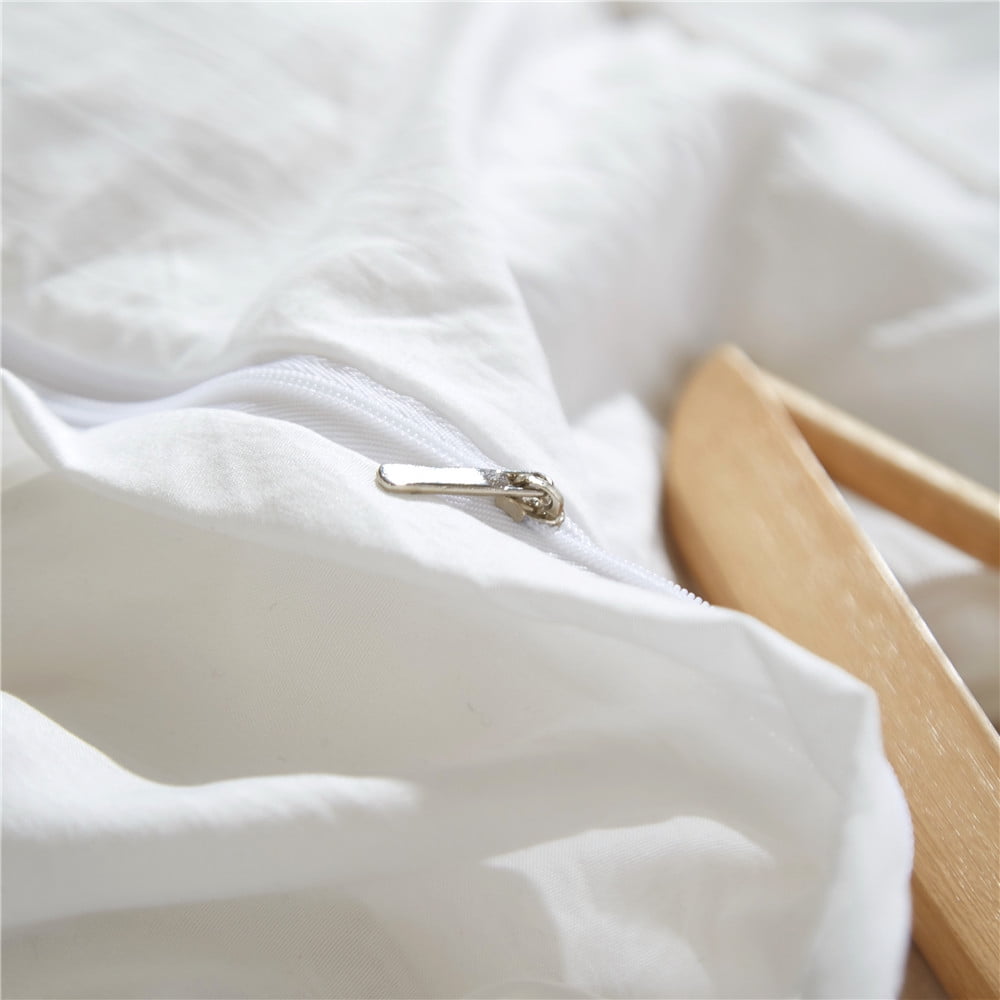 Close-up of the zipper on the VibeCore Aesthetic PomPom Duvet Cover Set in white, showcasing the high-quality, durable zipper for easy use. The soft, breathable fabric and playful pom-pom accents make this duvet set both functional and stylish for any bedroom or dorm.