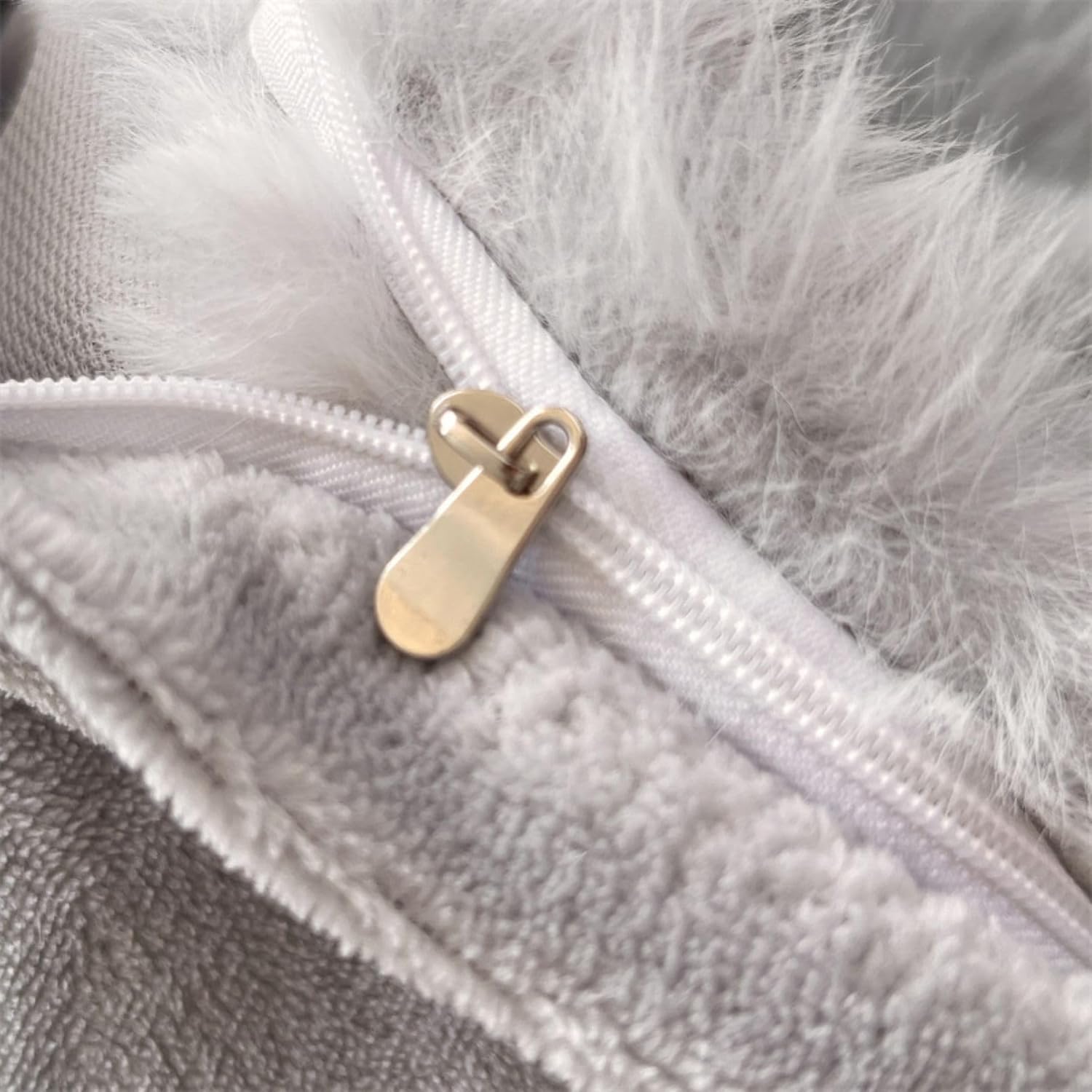 Close-up of the zipper on the VibeCore Snuggle Supreme Bedding Set in color Light Gray, showcasing the durable, high-quality zipper for easy use and a seamless look.