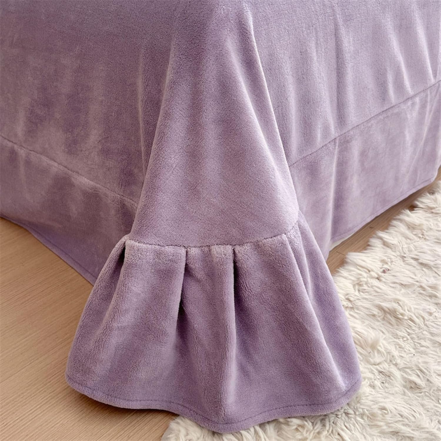 Close-up of the plush sheet in the VibeCore Snuggle Supreme Bedding Set in Lilac, showcasing its ultra-soft, breathable fabric for added comfort and luxury.