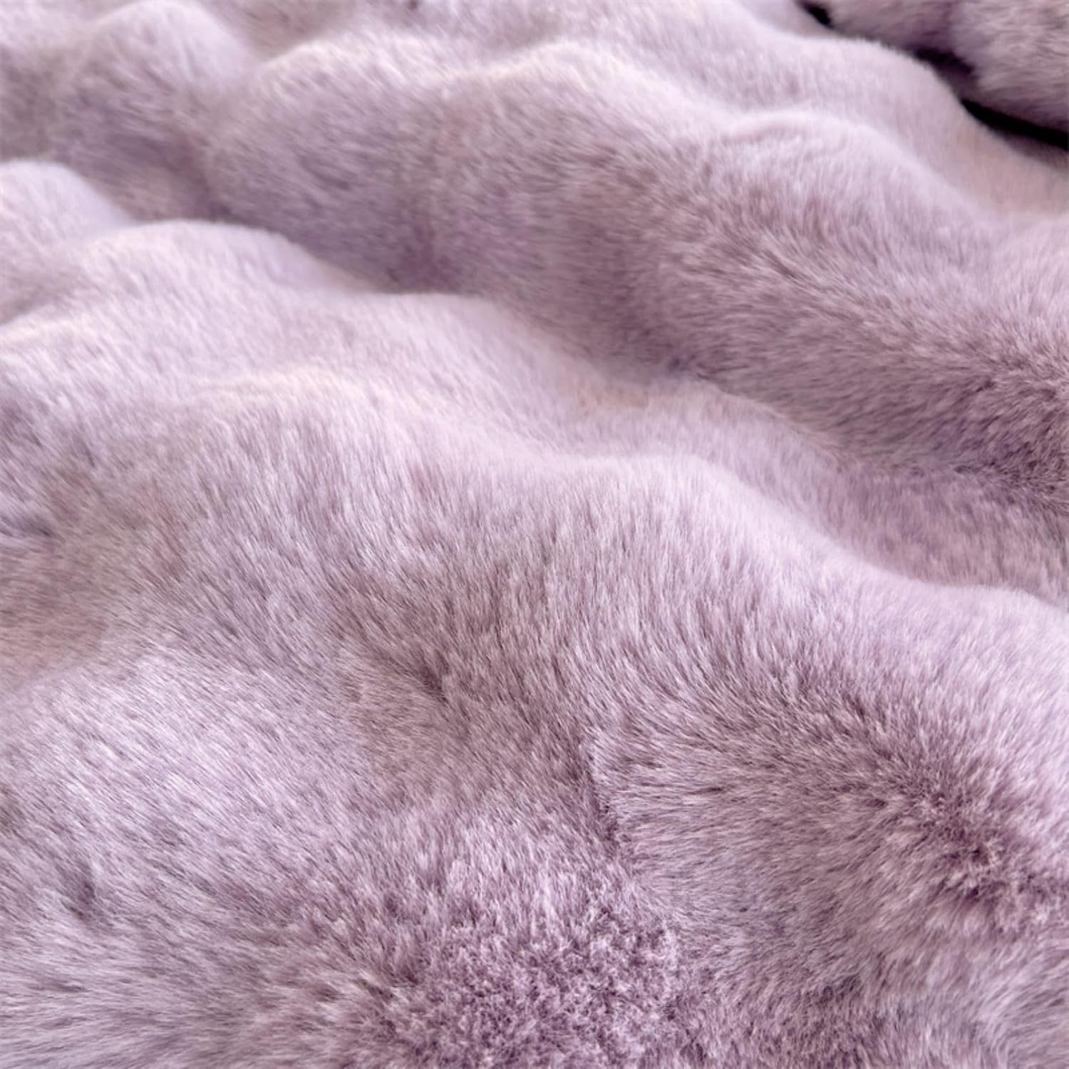 Close-up of the plush material used in the VibeCore Snuggle Supreme Bedding Set in the color Lilac, highlighting the ultra-soft, breathable milk fibre fabric that offers luxurious comfort and a hypoallergenic sleep experience.
