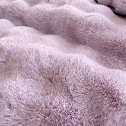 Close-up of the plush material used in the VibeCore Snuggle Supreme Bedding Set in the color Lilac, highlighting the ultra-soft, breathable milk fibre fabric that offers luxurious comfort and a hypoallergenic sleep experience.