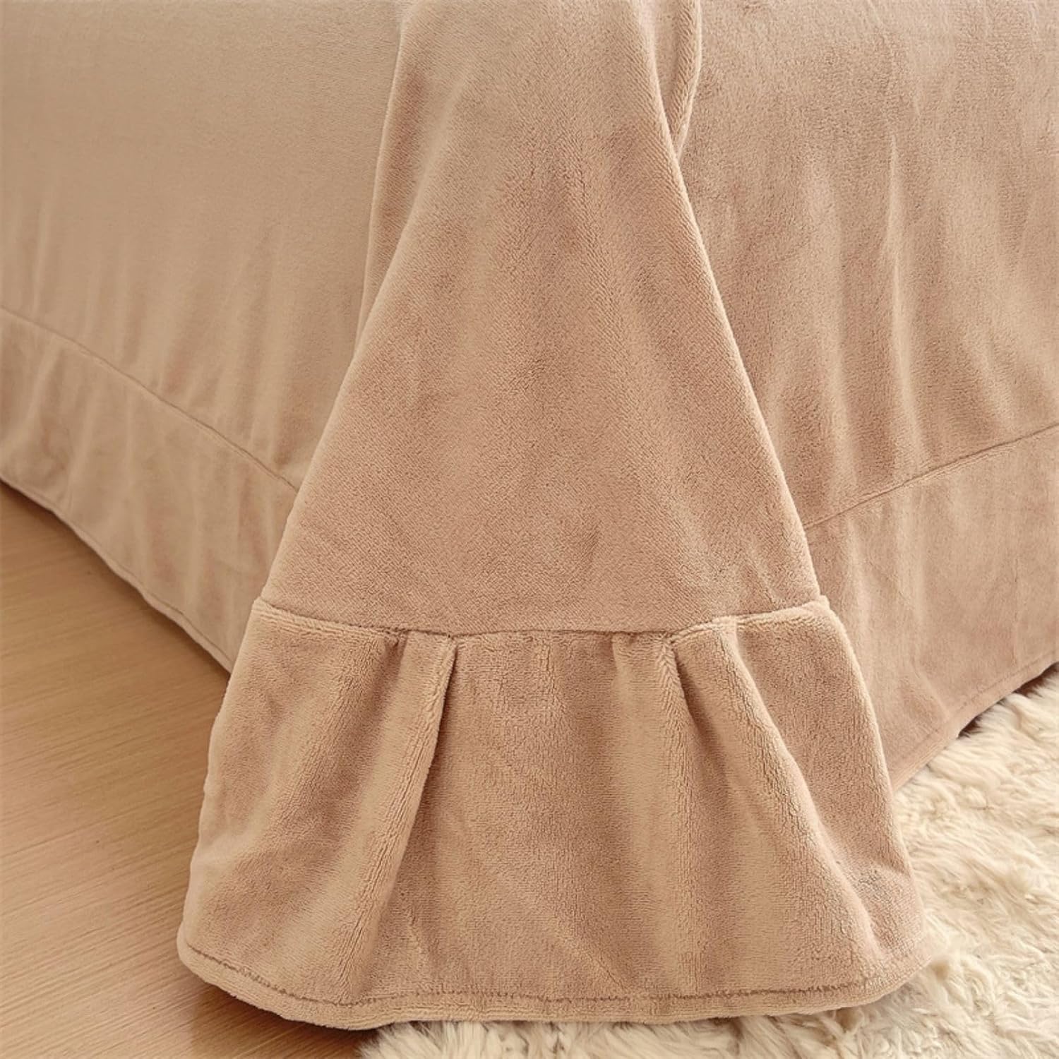 Close-up of the plush sheet in the VibeCore Snuggle Supreme Bedding Set in white, showcasing its ultra-soft, breathable fabric for added comfort and luxury.