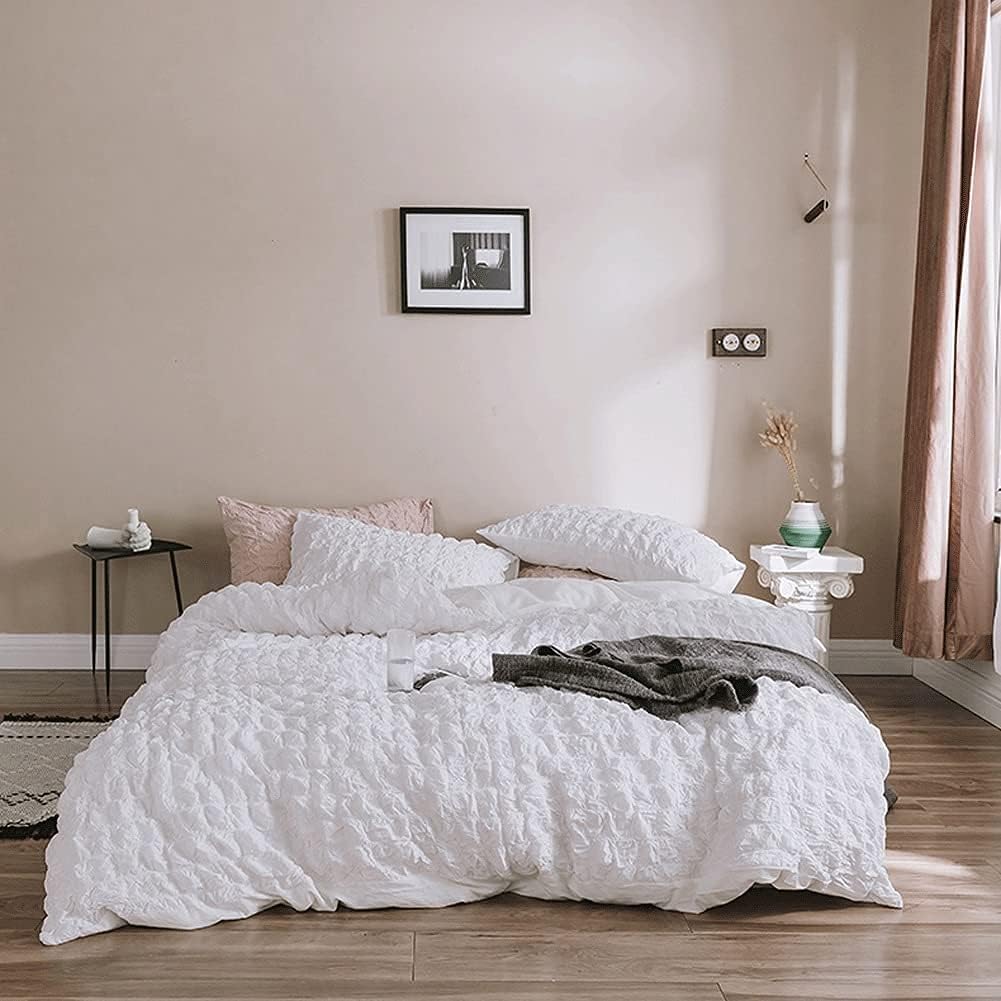 Add a soft, luxurious touch to your bedroom with the VibeCore Aesthetic Tufted Duvet Cover Set in white. Featuring a plush tufted design, this duvet offers a cozy yet stylish look. The aerial view captures the intricate pattern, highlighting the texture and warmth of the premium fabric. Perfect for a serene, chic ambiance.