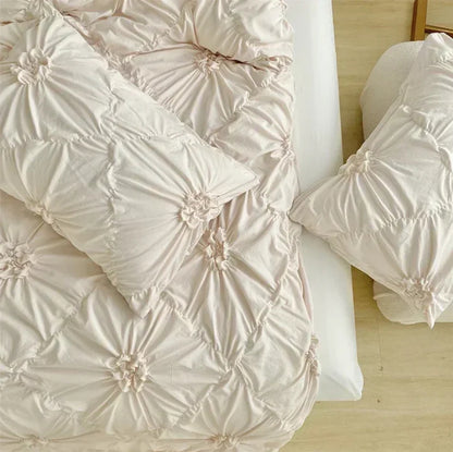Close-up of the beige pillowcase from the VibeCore Aesthetic Tufted Floral Pattern Duvet Cover Set, highlighting the soft, tufted floral pattern and the cozy, modern design that adds a touch of elegance to your bedroom or dorm décor.