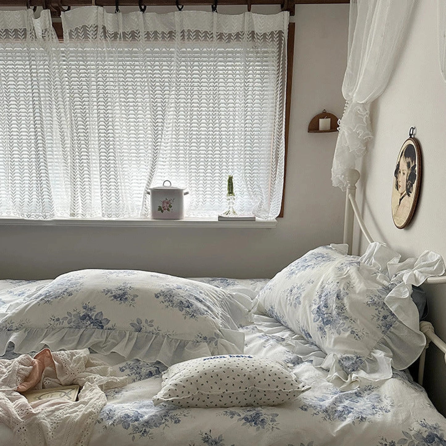 VibeCore Blue Florals Ruffled Duvet Cover Set Side View Close Up