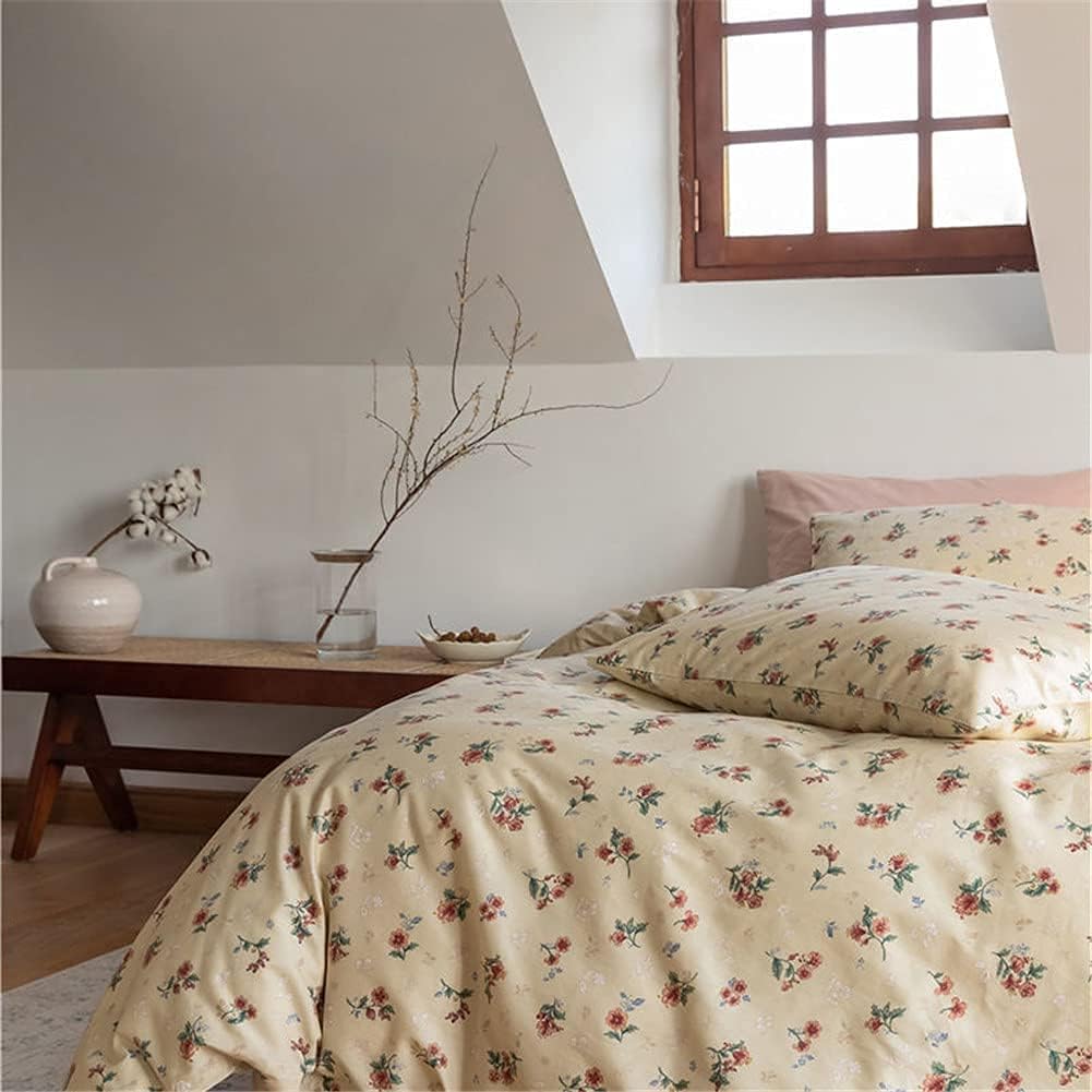 Side view of the VibeCore Cottagecore Vintage Floral Duvet Cover Set, showcasing the elegant floral design and its soft, cozy fabric. This duvet cover set brings a timeless vintage charm to your bedroom, perfect for creating a warm, inviting space.
