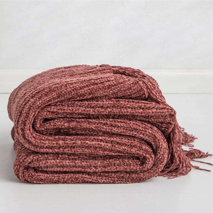 Red Long Tassel Knitted Throw Blanket, offering a chic tassel design and ultra-soft comfort. Crafted from premium polyester, this cozy blanket adds texture and flair to any space. Perfect for dorm rooms, living rooms, or any cozy corner.