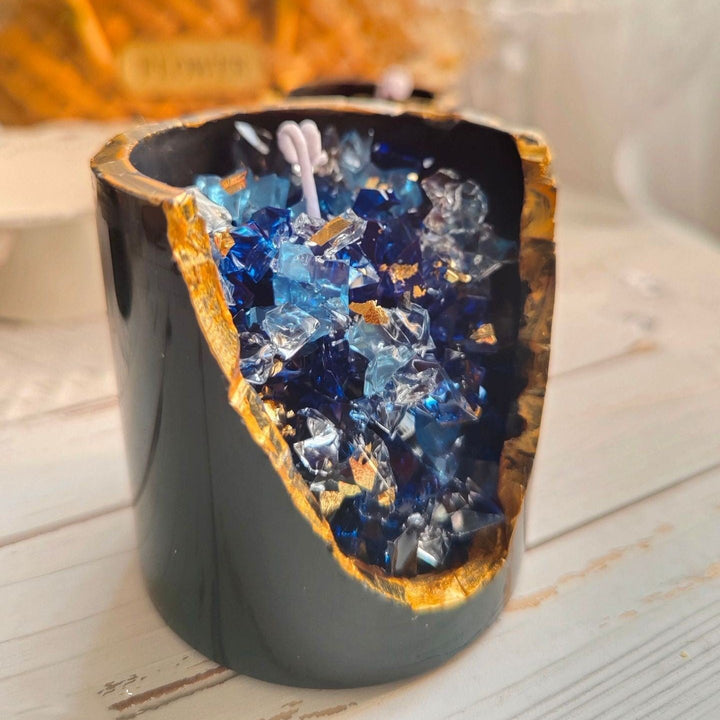 VibeCore Scented Crystal Geode Candle in blue – geode-inspired jelly wax candle for elegant home decor – soothing aromatherapy, cylindrical design perfect for bedroom, living room, or office