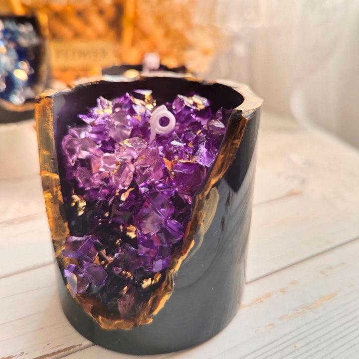 VibeCore Scented Crystal Geode Candle in purple – geode-inspired jelly wax candle for elegant home decor – soothing aromatherapy, cylindrical design perfect for bedroom, living room, or office