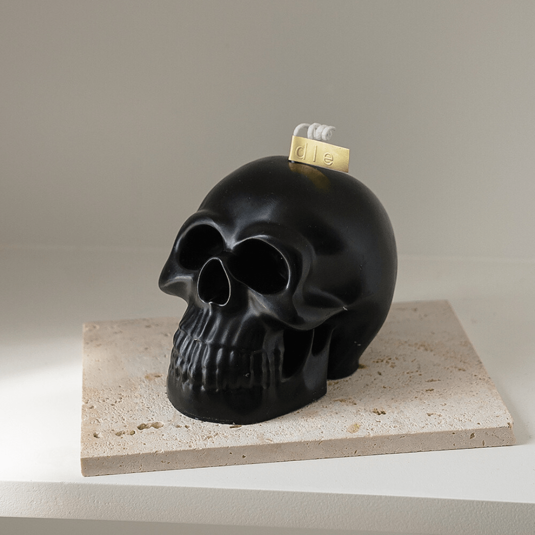 Black scented skull candle, featuring a bold, striking design and captivating fragrance, perfect for adding an edgy, daring touch to your room decor.