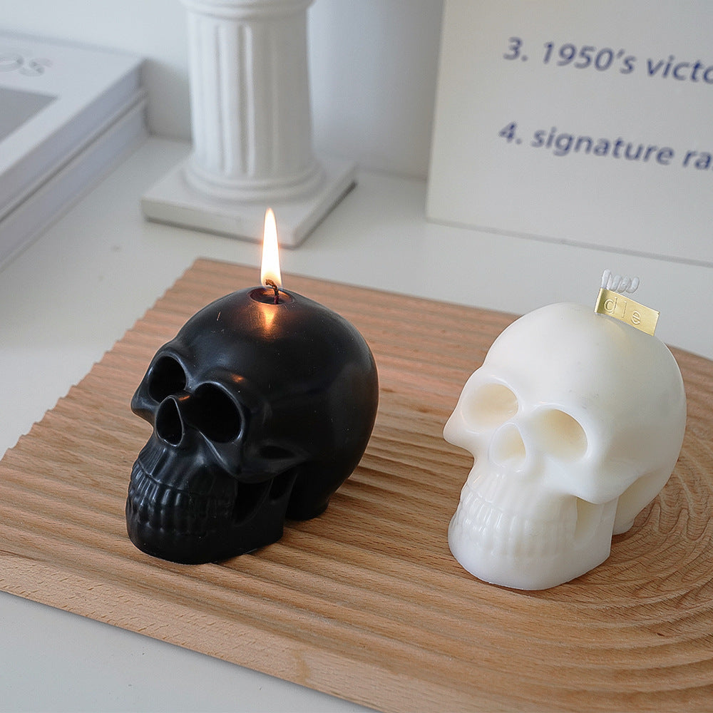 White and black scented skull candles, featuring bold, striking designs and captivating fragrances, perfect for adding an edgy and unique touch to your room decor.