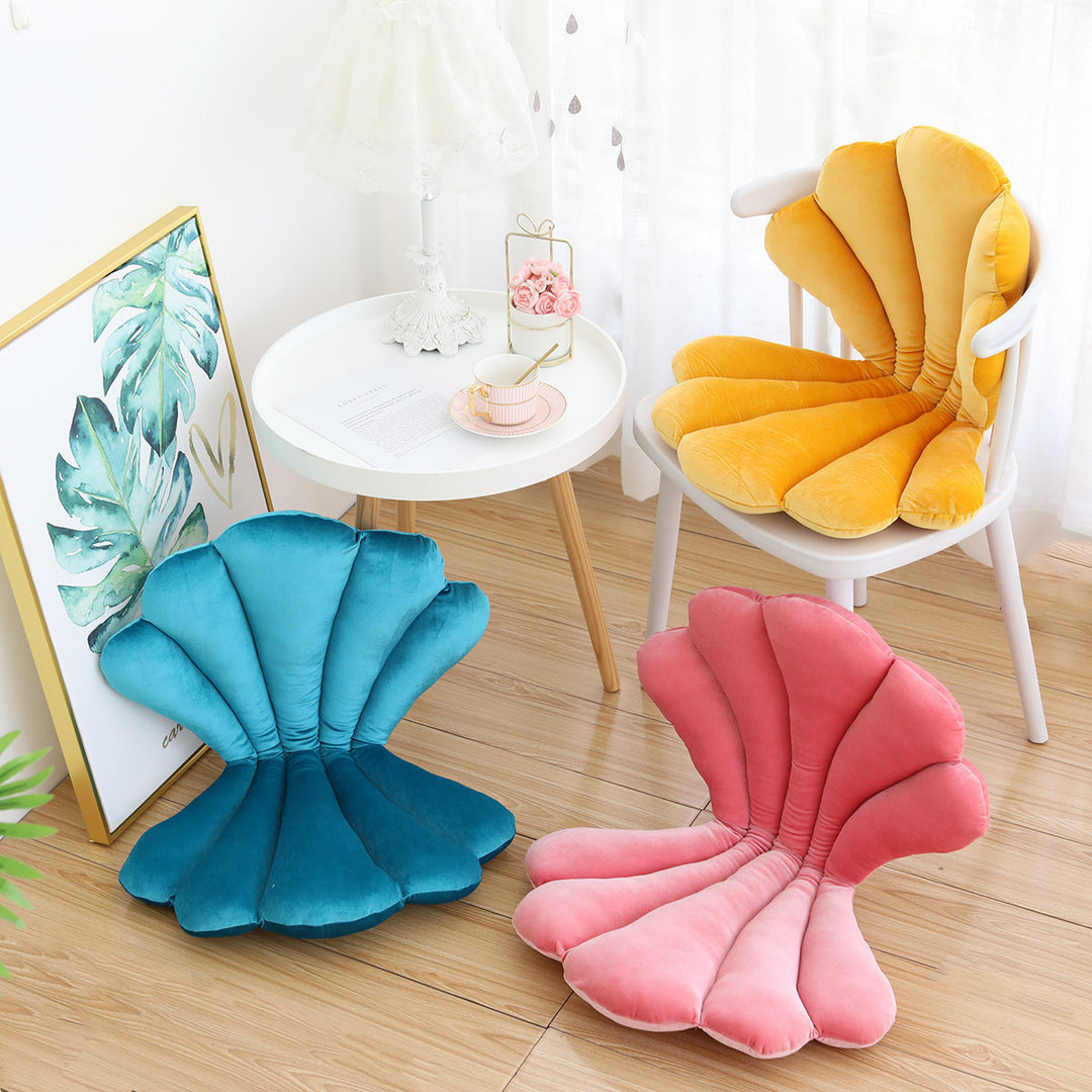 VibeCore Seashell Seat Cushion in Blue, Pink, and Yellow. Featuring a cute seashell shape, this cushion is made from soft velvet plush fabric and filled with PP cotton for ultimate comfort. Ideal for desk chairs, gaming setups, or adding a playful touch to any room.