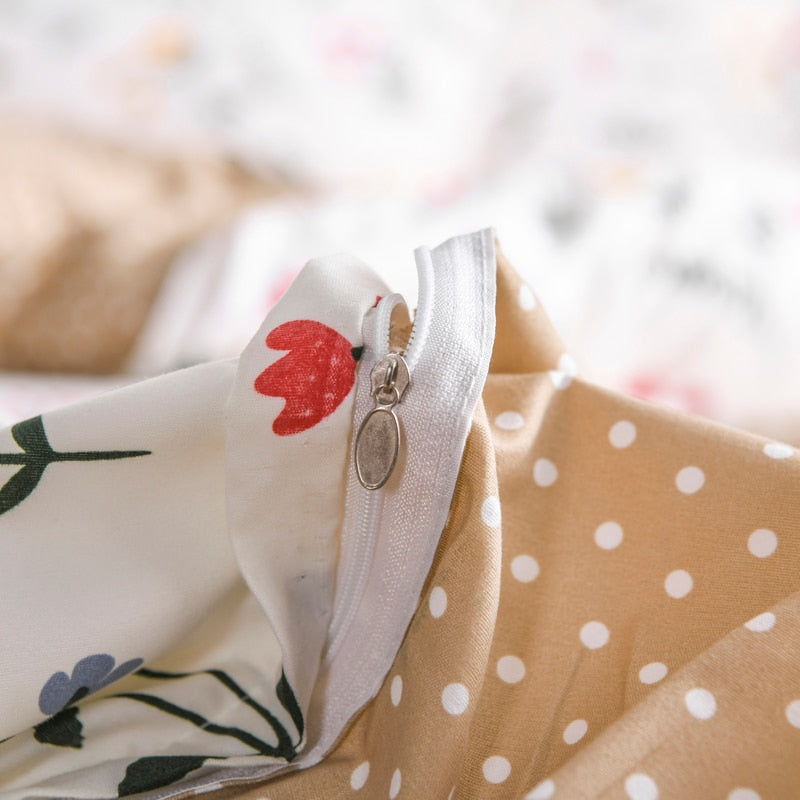 Close-up of the zipper detail on the VibeCore Aesthetic Colorful Flower Duvet Cover Set, designed for easy closure and a secure fit. The durable zipper complements the vibrant floral design, combining functionality and style for a comfortable and cheerful bedroom look.