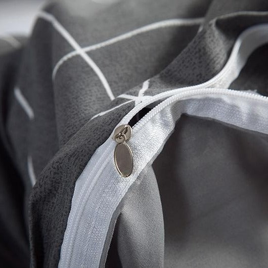 Close-up of the zipper detail on the VibeCore Aesthetic Gray Geometric Duvet Cover Set, designed for easy closure and a secure fit. The durable zipper complements the modern gray geometric pattern, combining functionality with stylish design.